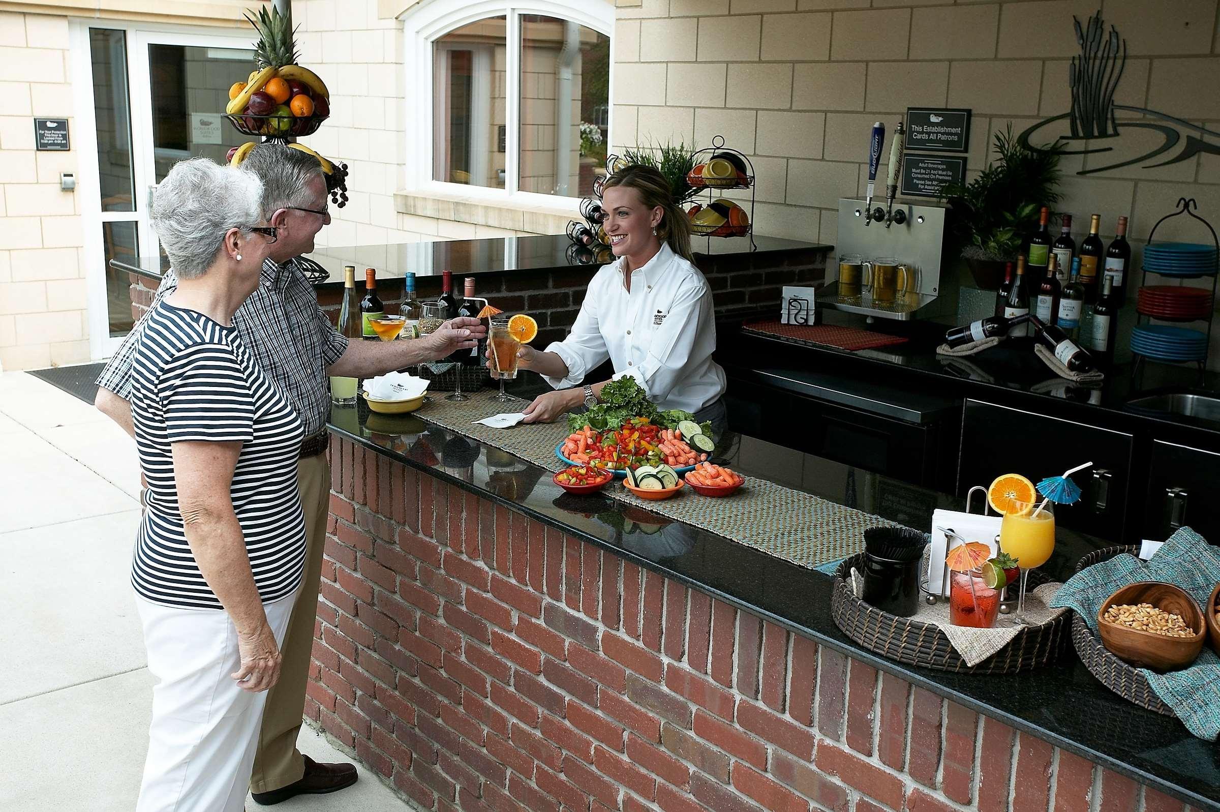 Homewood Suites By Hilton At The Waterfront Wichita Restoran gambar